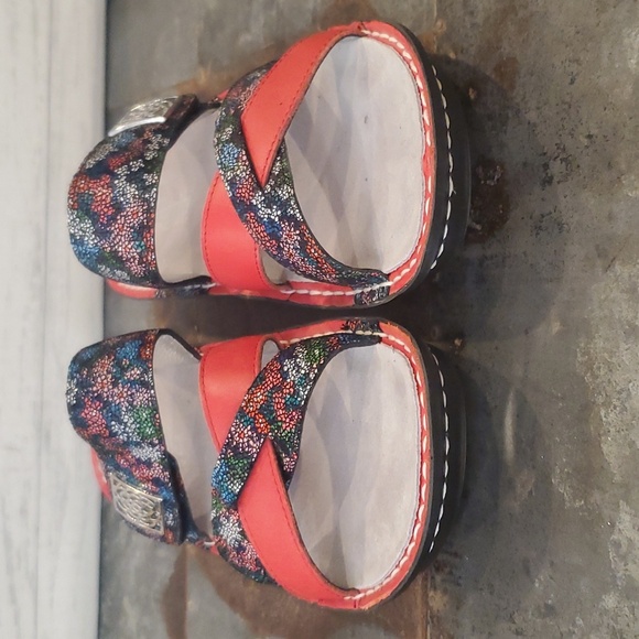 Victoriah Botanicool Sandal | Size 8-8 1/2 - Picture 3 of 16